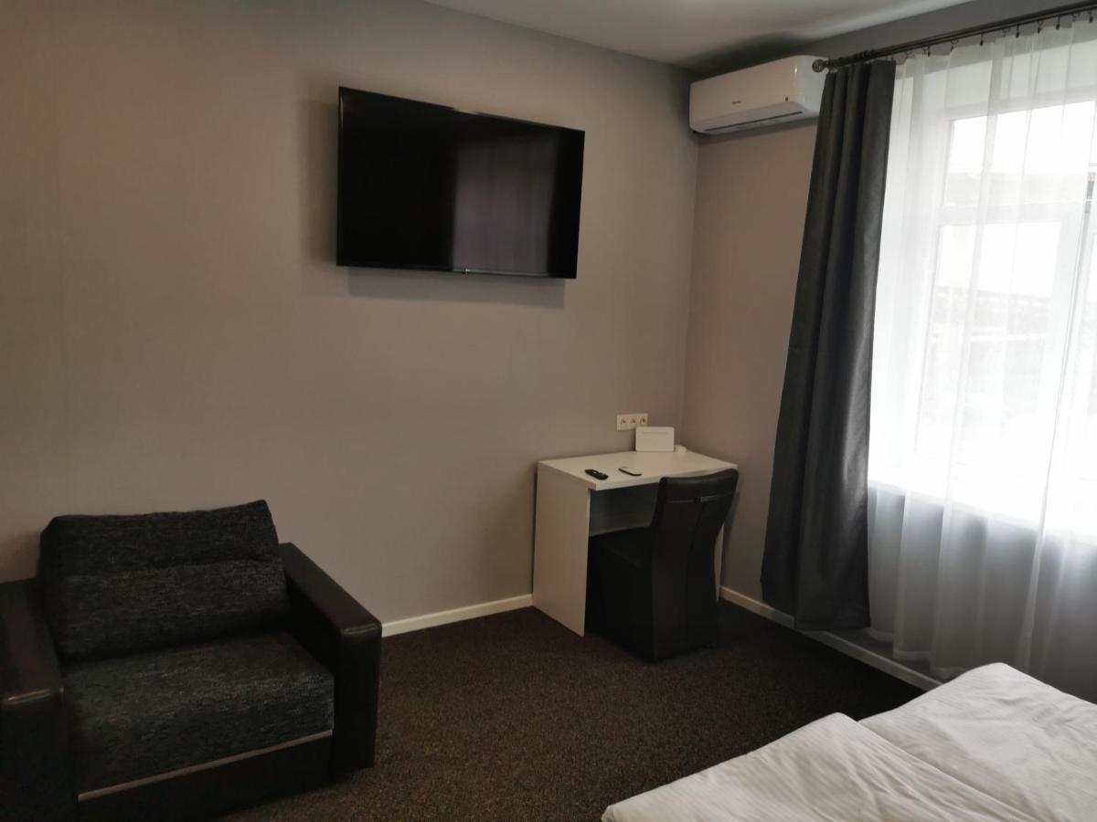 Central Hotel With Free Parking リガ エクステリア 写真