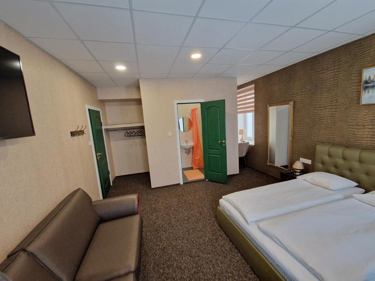 Central Hotel With Free Parking リガ エクステリア 写真