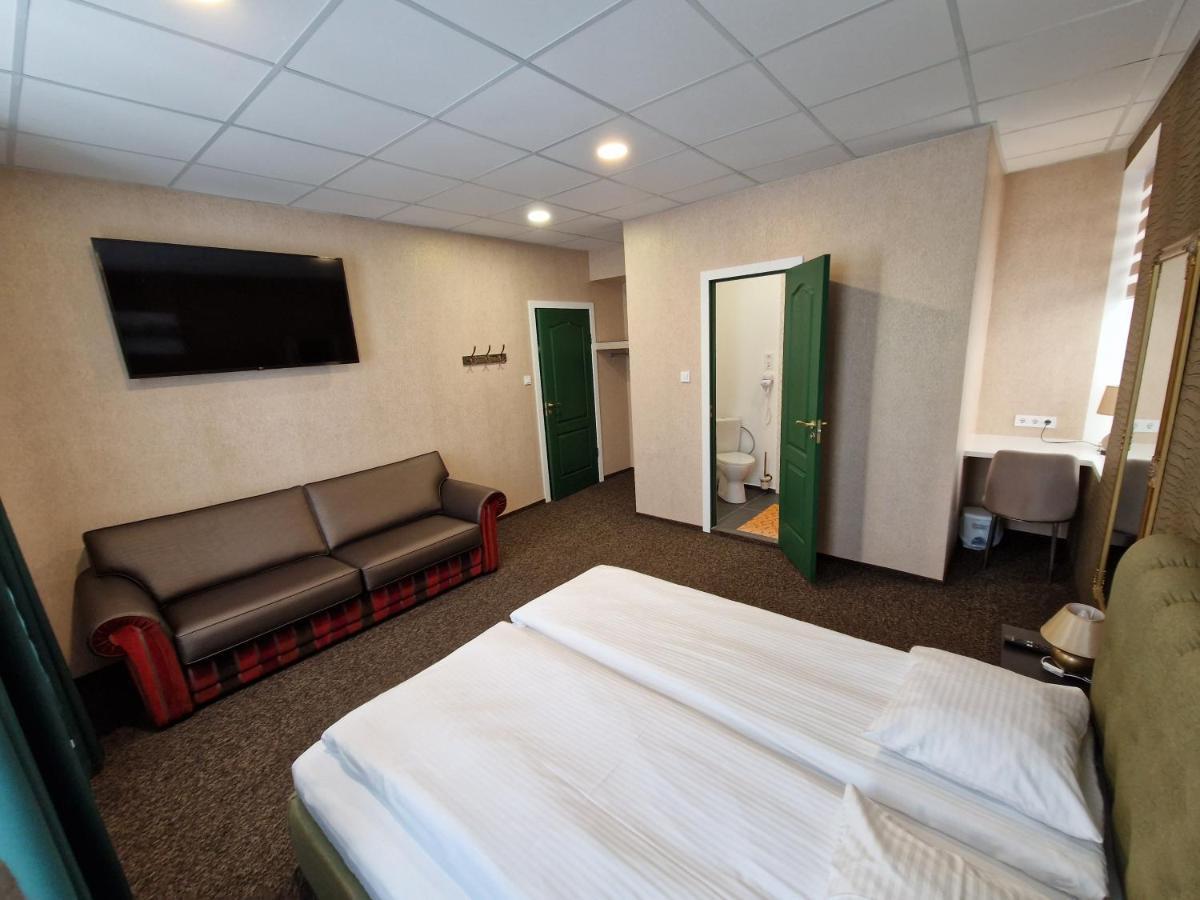 Central Hotel With Free Parking リガ エクステリア 写真