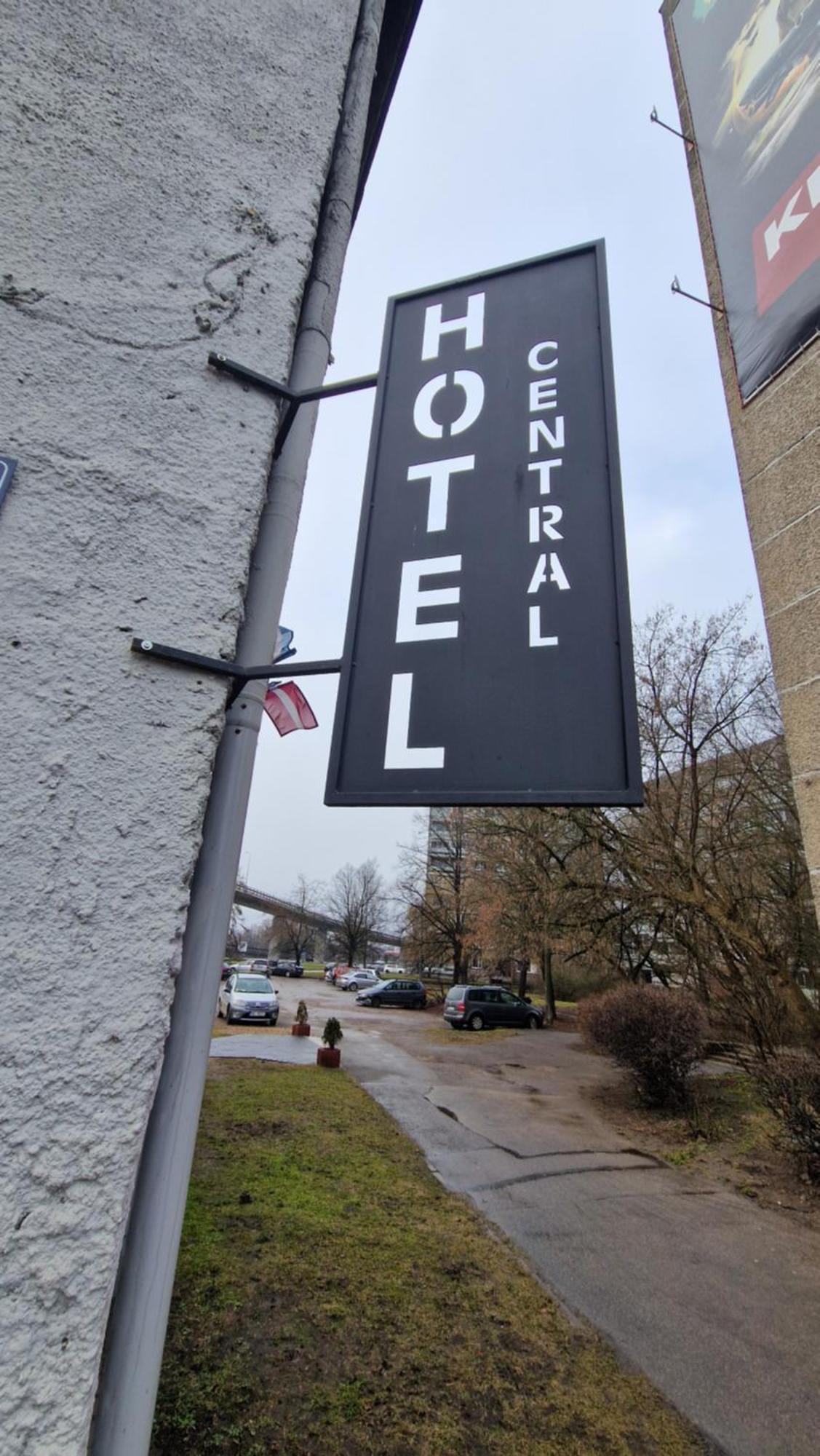 Central Hotel With Free Parking リガ エクステリア 写真